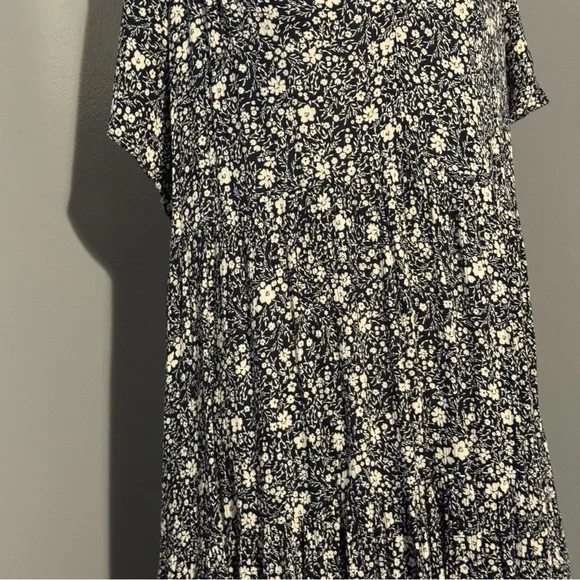 Knox Rose Floral V-Neck Dress - Picture 5 of 8